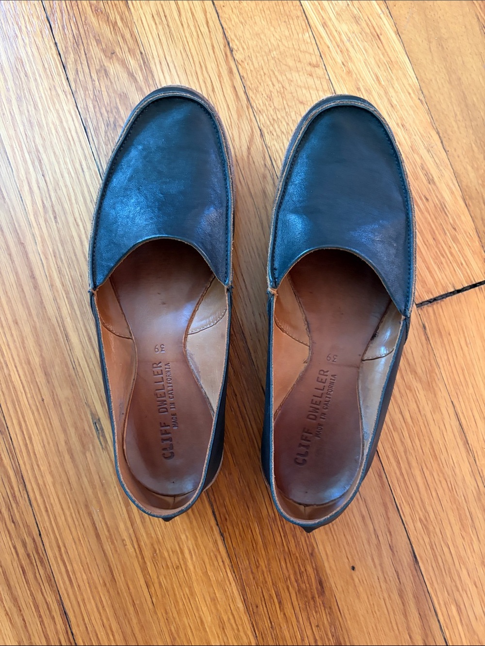 Cydwoq - Cliff Dweller - Women’s Black Leather Slip-On Loafers
